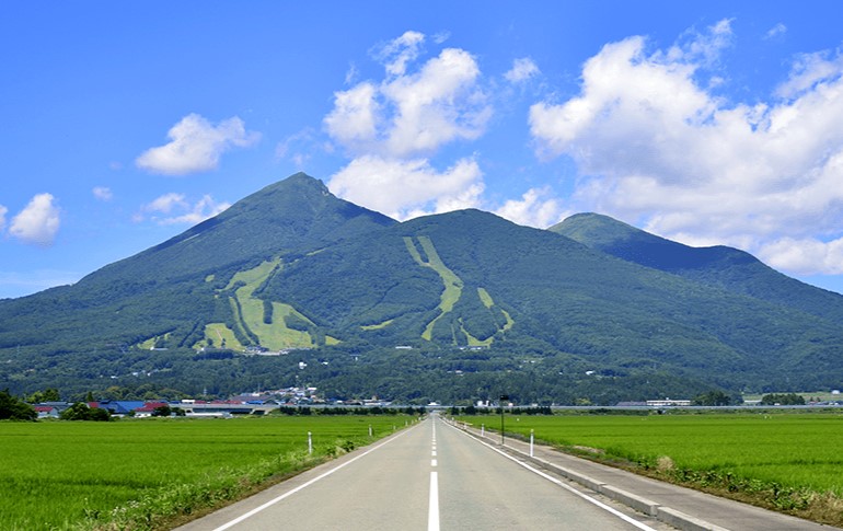 福島民報新聞に「風とロック芋煮会 in September JAM」石川さゆりさん熊本地震被災者支援フリーマーケット開催に関する記事が掲載されました。
